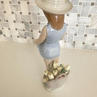 Lladro Girl with flower basket no box