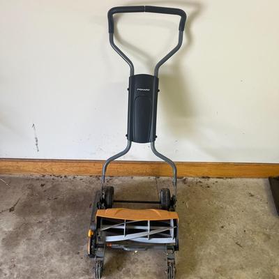 Fiskars & Husqvarna Reel Mowers (2G2-MG)