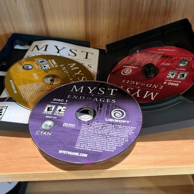 Microsoft Gaming Joystick, Flight Simulator, Myst and more Games Plus Books (L2-RG)