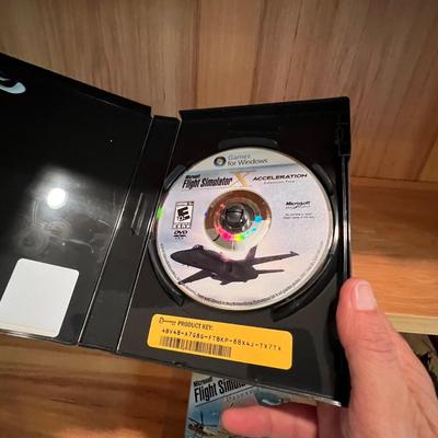 Microsoft Gaming Joystick, Flight Simulator, Myst and more Games Plus Books (L2-RG)