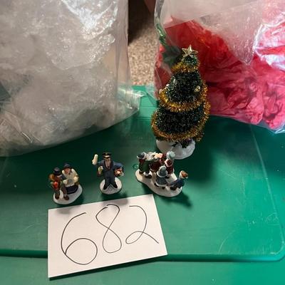 Mini Dickens Christmas Characters W/Accessories
