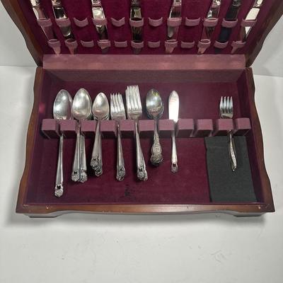 LOT 105: 1847 Rogers Bros Silver Plate Collection w/ Case