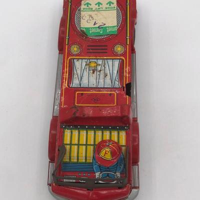 LOT 144B: Vintage 1960s Tonka Highway Patrol Wagoneer, Vintage 1960s Tin Firetruck & 1950s Sato Tin Litho Super Tank Toy