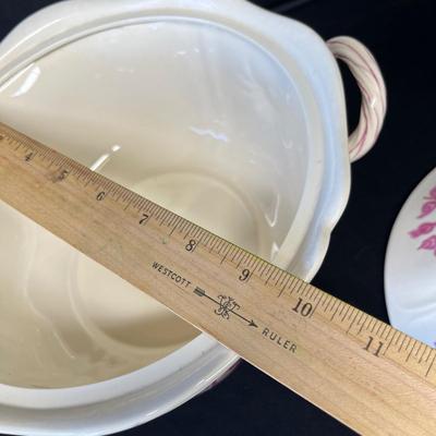 Lot 91 Williamsburg Husk by Wedgwood Soup tureen