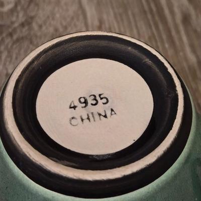 Set of Green and Dark Gray Ceramic Coffee Mugs