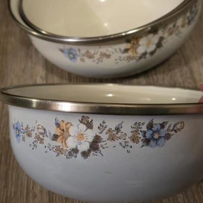 Metal Enamel Floral Nesting Bowls