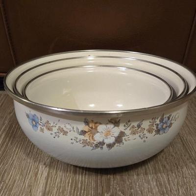Metal Enamel Floral Nesting Bowls