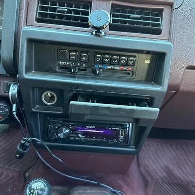 1992 4WD NISSAN PATHFINDER 228K **NO RESERVE**