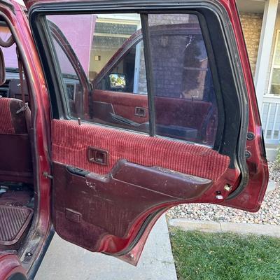 1992 4WD NISSAN PATHFINDER 228K **NO RESERVE**