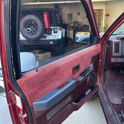 1992 4WD NISSAN PATHFINDER 228K **NO RESERVE**