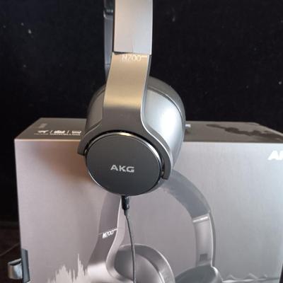 AKG N700 HEADPHOMES