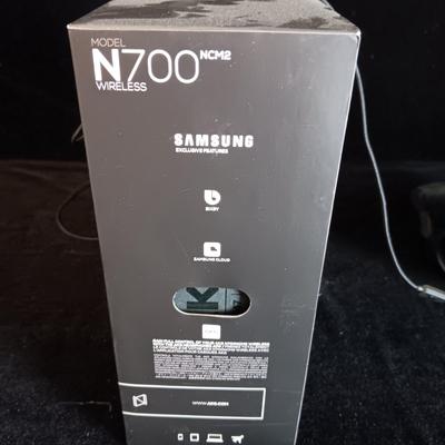 AKG N700 HEADPHOMES