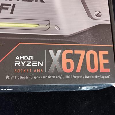 LIKE NEW MAG AMD RYZEN X670E TOMAHAWK WIFI