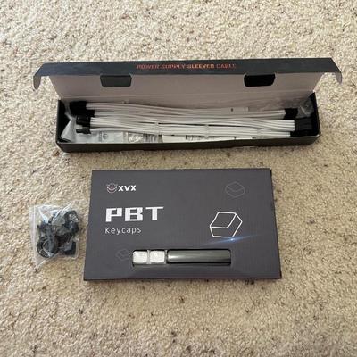 CABLE COMBS, POWER SUPPLY SLEEVED CABLE, PBT KEYCAPS