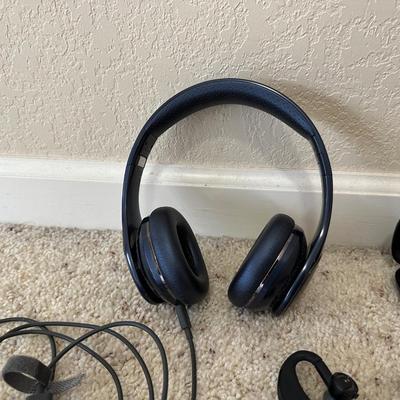 ALTEC WIRELESS AND LEVEL WIRED HEADPHONES PLUS EARBUDS
