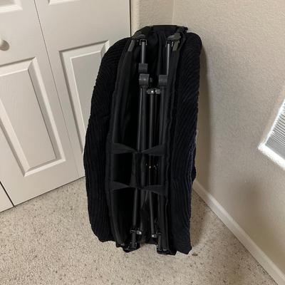 COZY FOLDING SAUCER CHAIR