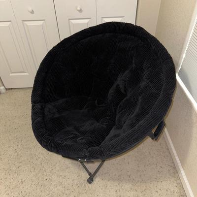 COZY FOLDING SAUCER CHAIR
