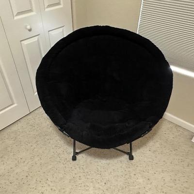 COZY FOLDING SAUCER CHAIR