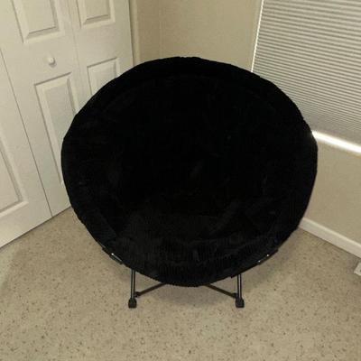 COZY FOLDING SAUCER CHAIR