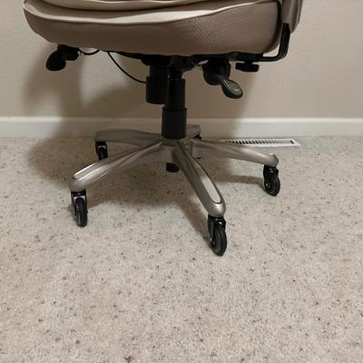 VERY NICE SERTA DESK CHAIR