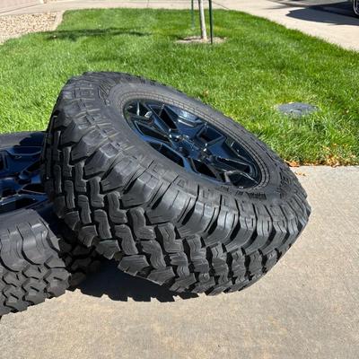 5 FALKEN WILDPEAK M/T LT285/70R17 121/118Q