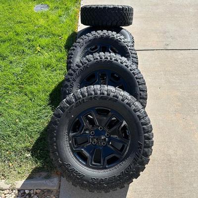 5 FALKEN WILDPEAK M/T LT285/70R17 121/118Q