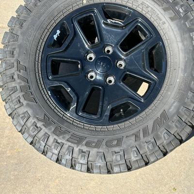 5 FALKEN WILDPEAK M/T LT285/70R17 121/118Q