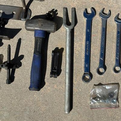 VARIETY OF HAND TOOLS (1)