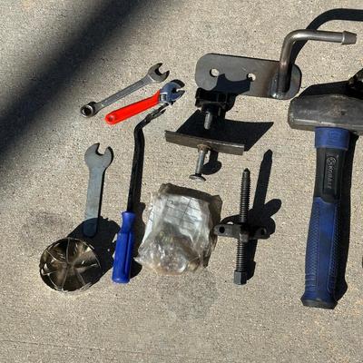 VARIETY OF HAND TOOLS (1)