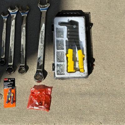 VARIETY OF HAND TOOLS AND SOME HARDWARE