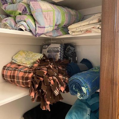 Linen Lot - blanket, comforter, towels