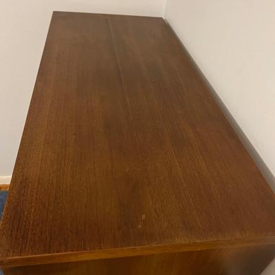 MCM Style Bassett Furniture Dresser Chest of Drawers (Part of 5 Pc. Set)