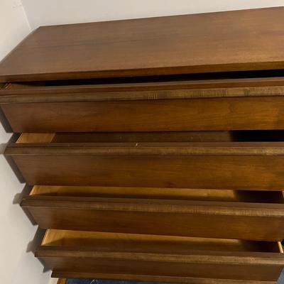 MCM Style Bassett Furniture Dresser Chest of Drawers (Part of 5 Pc. Set)