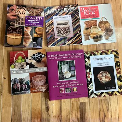 Handmade Baskets & Basket Books (2B-MK)