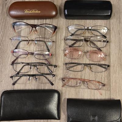 Large Lot of Readers and Cases