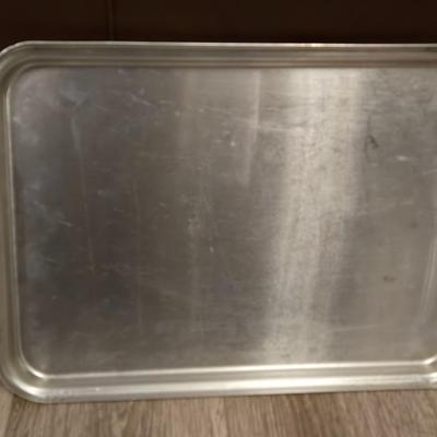 Various Size Muffin Pans & Cake Pan Lid