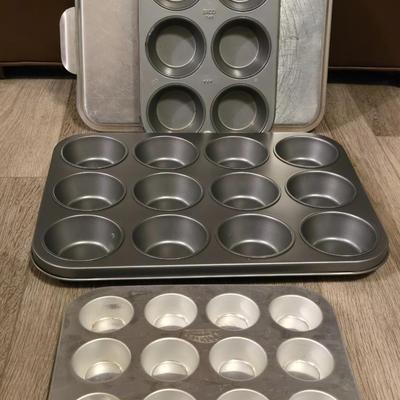 Various Size Muffin Pans & Cake Pan Lid