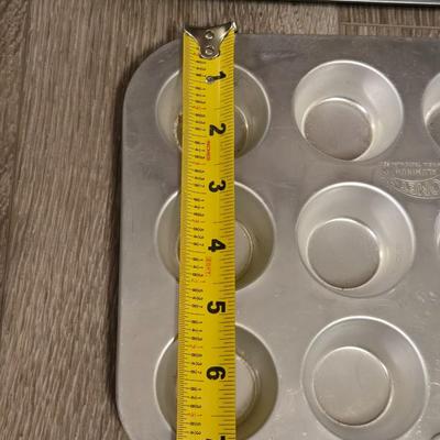 Various Size Muffin Pans & Cake Pan Lid