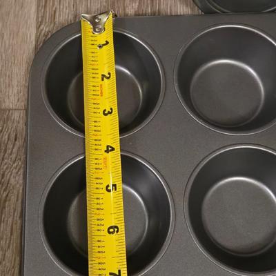 Various Size Muffin Pans & Cake Pan Lid