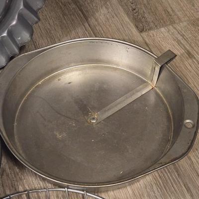 Cake Pans & Cooling Racks