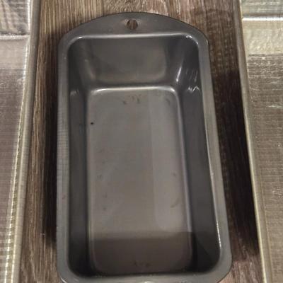 Loaf Pans and Cooling Rack