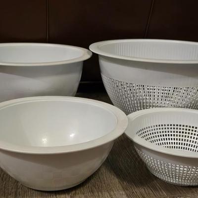 Pampered Chef Bowls & Strainers Nesting Set