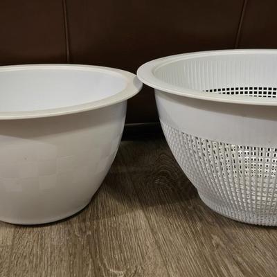Pampered Chef Bowls & Strainers Nesting Set