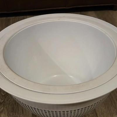 Pampered Chef Bowls & Strainers Nesting Set