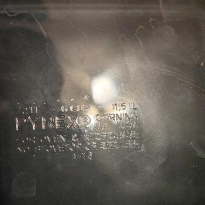 Pyrex Set - Some with Lids