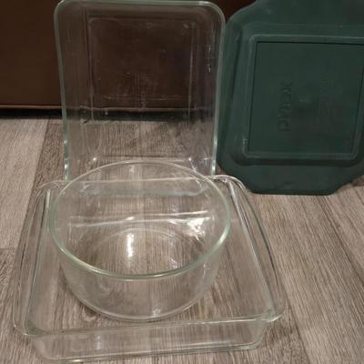 Pyrex Set - Some with Lids
