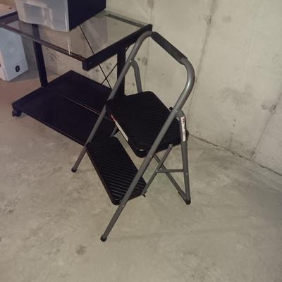FOLDING STEP STOOL, GLASS TOP SIDE TABLE AND PLASTIC DRAWER