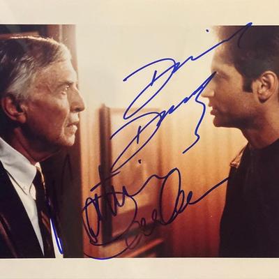 The X-Files David Duchovny and Martin Landau signed movie photo. GFA Authenticated