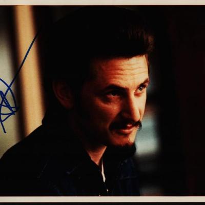 Sean Penn signed photo. GFA Authenticated
