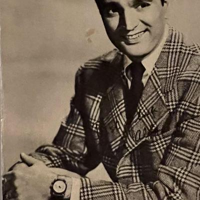 Robert Alda facsimile signed postcard. 3x5 inches